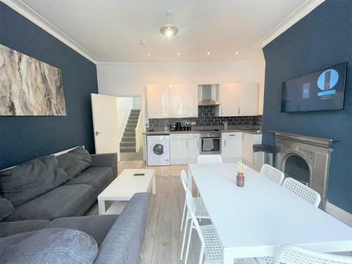 Morden Holiday House Next To Brighton Beach Sleep 15