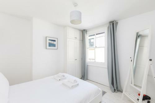 Central Quiet Cottage. Walk To Shops, Bars & Beach