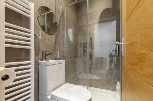 Bright Cheery 4 Bd Apartment By Brighton Station