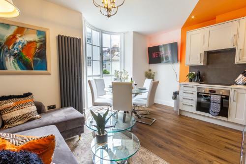 Bright Cheery 4 Bd Apartment By Brighton Station