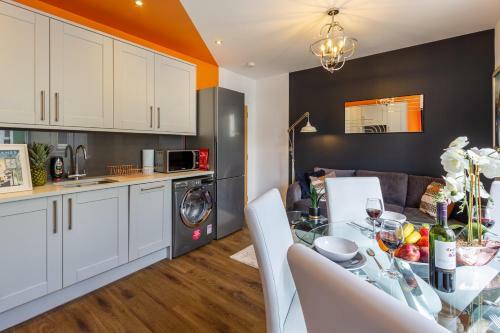 Bright Cheery 4 Bd Apartment By Brighton Station