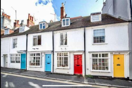 Central Seaside Cottage