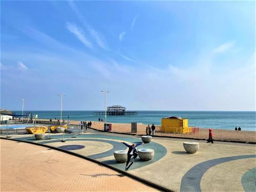 Morden Holiday House Next To Brighton Beach Sleep 12