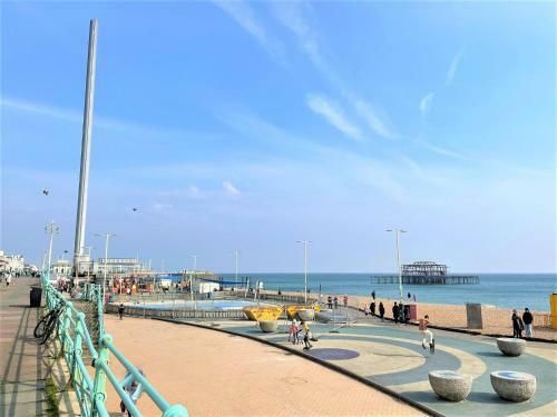 Morden Holiday House Next To Brighton Beach Sleep 12