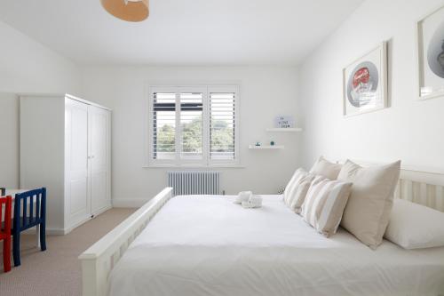 *new* Modern Stylish 4 Bedroom Home With Parking**