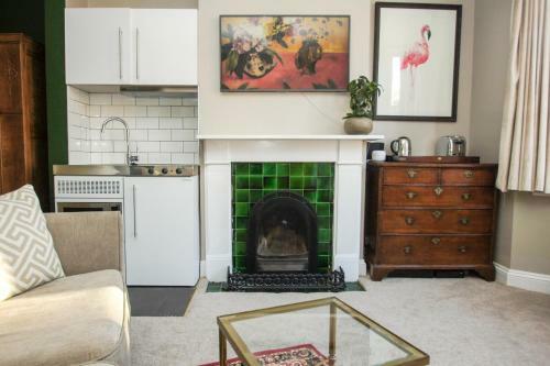 Apartamento Deco Studio: King Bed, Kitchenette, Stylish & Comfortable