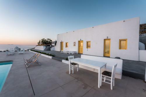 Villa Retreat In Timeless Beauty