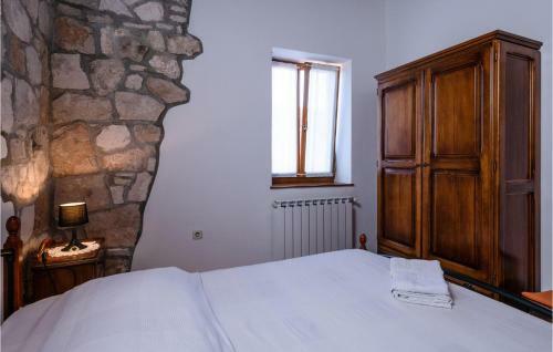 Nice Home In Vlasici - Krsan With 4 Bedrooms