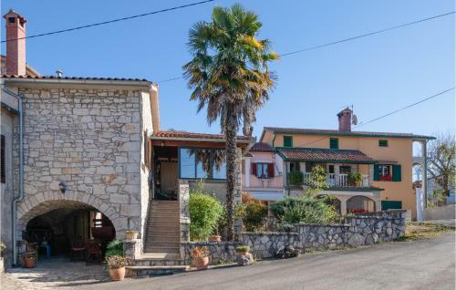 Nice Home In Vlasici - Krsan With 4 Bedrooms