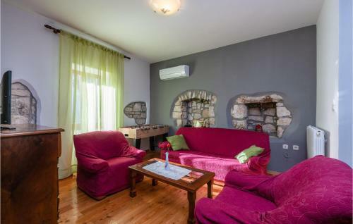 Nice Home In Vlasici - Krsan With 4 Bedrooms
