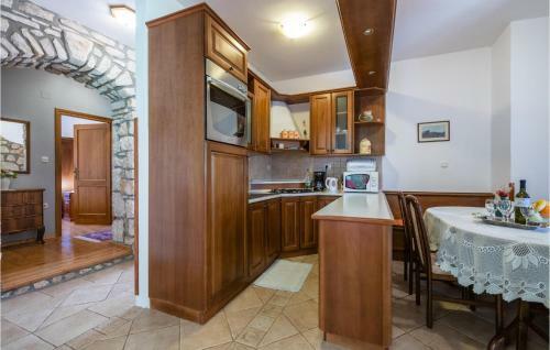 Nice Home In Vlasici - Krsan With 4 Bedrooms