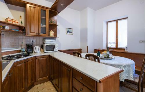 Nice Home In Vlasici - Krsan With 4 Bedrooms
