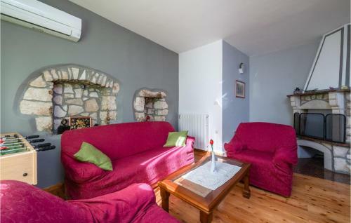 Nice Home In Vlasici - Krsan With 4 Bedrooms