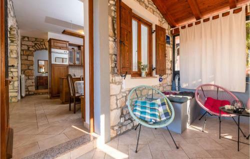 Nice Home In Vlasici - Krsan With 4 Bedrooms
