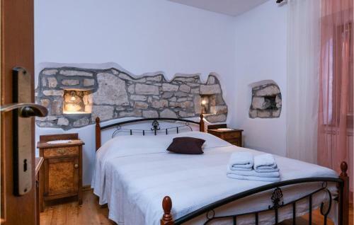 Nice Home In Vlasici - Krsan With 4 Bedrooms