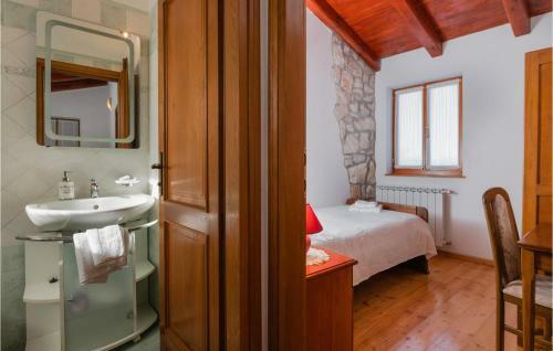 Nice Home In Vlasici - Krsan With 4 Bedrooms