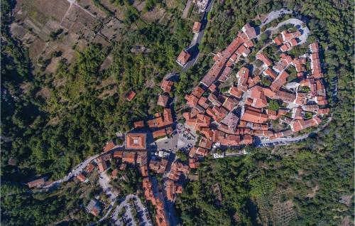 Nice Home In Vlasici - Krsan With 4 Bedrooms
