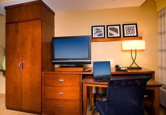 Hotel Courtyard By Marriott Kingston Highway 401
