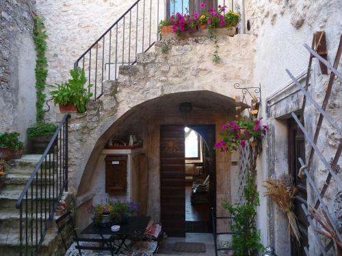 Bed & Breakfast La Bifora E Le Lune Vico Sotto Gli Archi 5