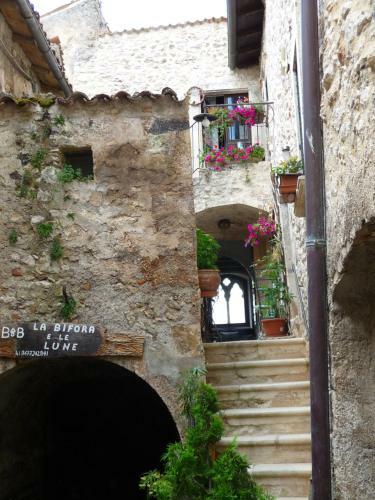 Bed & Breakfast La Bifora E Le Lune Vico Sotto Gli Archi 5