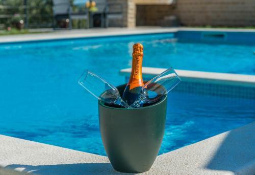 Poolincluded - Holiday Home Maslina
