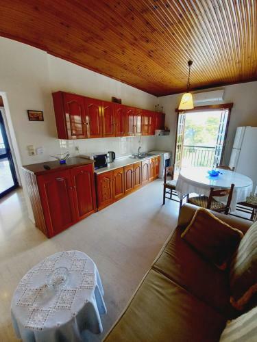 Ekie Apartment 2 With Sea View