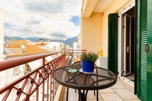 Posada Kalamata City Centre-cozy Nest
