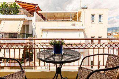 Posada Kalamata City Centre-cozy Nest