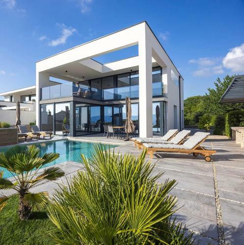 First Residence Villa Middlearth