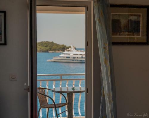 Apartments Lastovo Sili?