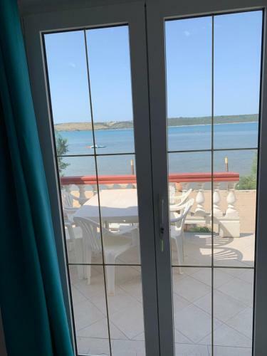 Apartment For 4 (+2) Persons Direct Seaside