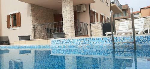 Apartement Mit Pool Und Gem�tlicher Grillecke