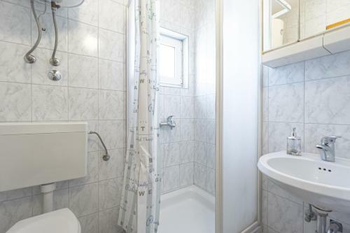 Apartment Krste With Mountain And Seaview