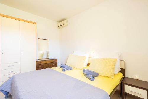 Apartment Krste With Mountain And Seaview