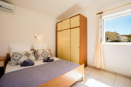 Apartment Krste With Mountain And Seaview