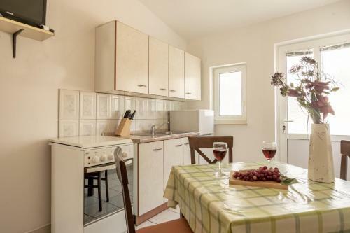 Apartment Krste With Mountain And Seaview