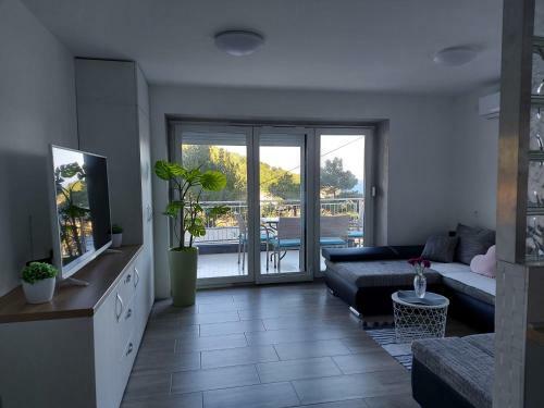 Modern And Cosy Apartment Ivana With A Beautiful Seaview