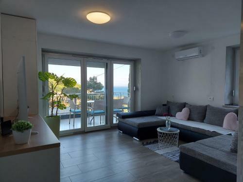 Modern And Cosy Apartment Ivana With A Beautiful Seaview