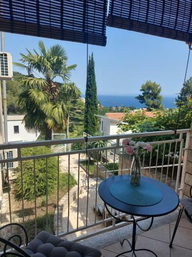 Modern And Cosy Apartment Ivana With A Beautiful Seaview