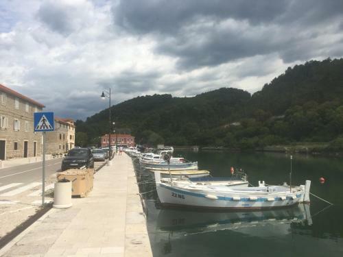 Seafront Apartment Riva