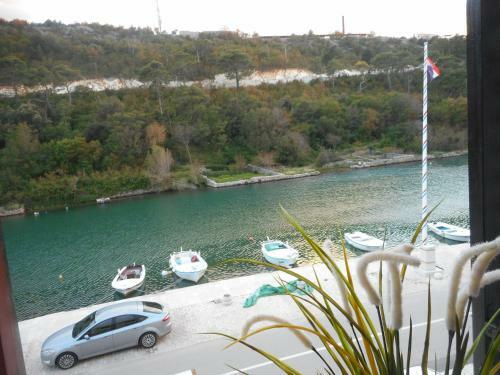 Seafront Apartment Riva