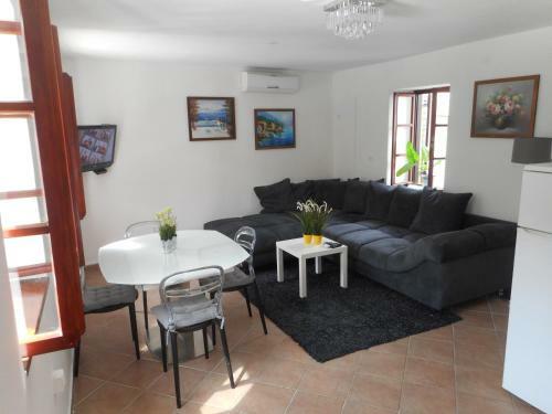 Seafront Apartment Riva