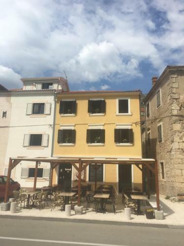 Seafront Apartment Riva