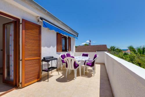Hostal Apartments Nives, Artatore