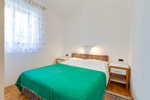 Hostal Apartments Nives, Artatore
