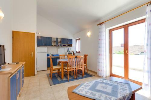 Hostal Apartments Nives, Artatore