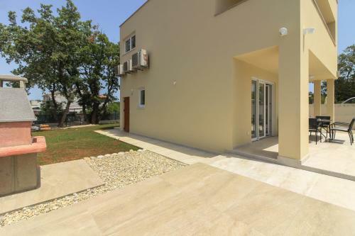 Villa Sunshine With Private Hydromassage Pool Near Pula
