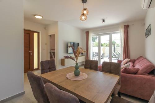 Villa Sunshine With Private Hydromassage Pool Near Pula