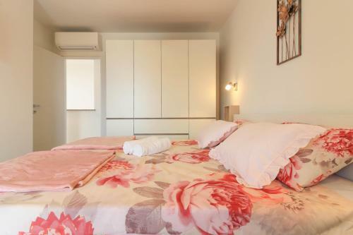 Villa Sunshine With Private Hydromassage Pool Near Pula