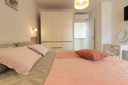 Villa Sunshine With Private Hydromassage Pool Near Pula